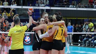 VakıfBank Finale Yükseldi