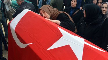 Almina'nın cenazesinde gözyaşları sel oldu! Annenin ağıtları yürek dağladı