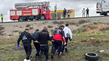 Van'da Kamyonet Şarampole Yuvarlandı: 1 Yaralı