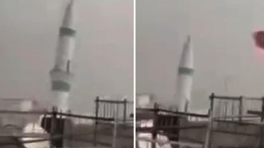 Fırtınada minarenin yıkılma anı kamerada