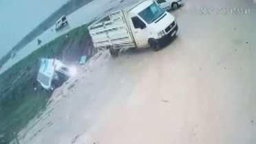 Malatya'da 4 kişinin hayatını kaybettiği otobüs kazası kamerada