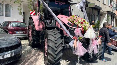 Pembe Traktörle Gelin Alma Töreni