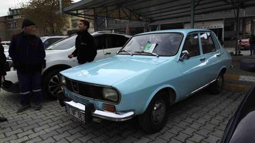 Yarım asırlık klasik otomobil 210 bin liraya yeni sahibini buldu