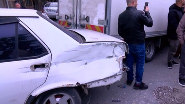 Bağcılar'da park halindeyken sürüklenen kamyon 8 araca çarptı