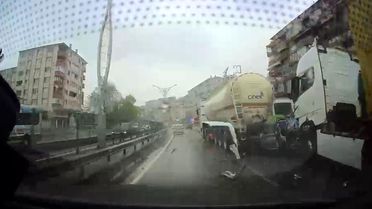 D-100'deki korkunç kaza kamerada