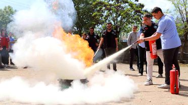 Diyarbakır'da öğrencilere afet eğitimi ve yangın tatbikatı