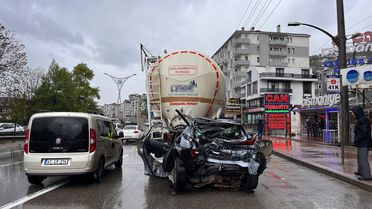 İzmit'te Zincirleme Kaza: 2 Yaralı
