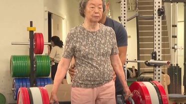 Tayvanlı nineler spor salonunda antrenman yapıyor