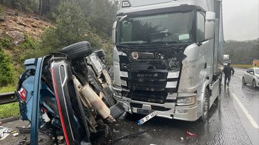 Tarsus'ta TIR Kazası: 1 Ölü, 4 Yaralı