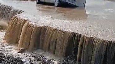 Tokat'ta Taşkın: Yollar ve Arazi Sular Altında