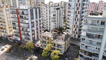 Adana'da Yıkım Çalışmaları Başladı