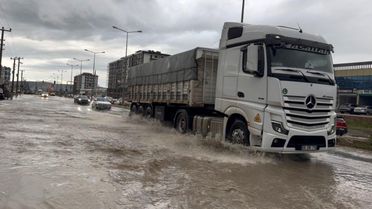 Ergani'de Sağanak Yağış Hayatı Vurdu