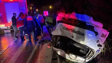 Gediz'de Takla Atan Otomobilde 4 Yaralı