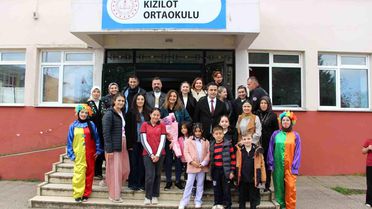 OMÜ'den Kızılot Ortaokulu'na Kitap Bağışı