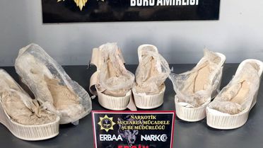 Kadın ayakkabılarının içinden uyuşturucu çıktı