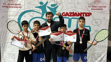 Ağrı’nın genç raketleri bölge şampiyonu oldu