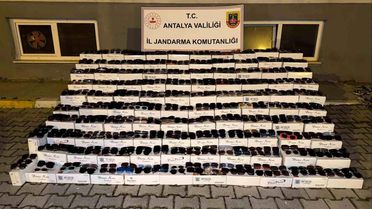 Antalya'da 10 Milyon TL'lik Kaçak Gözlük Ele Geçirildi