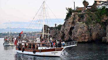 Hıdırellez Dilekleri Akdeniz'e Bırakıldı