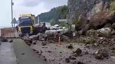 Artvin'de Heyelan, Ulaşımı Olumsuz Etkiledi