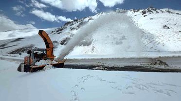 Bahçesaray'da Yol Açma Mücadelesi