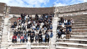 Üniversite öğrencilerine Bergama ve Ödemiş gezisi