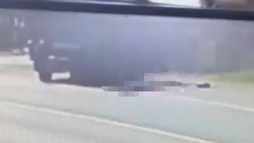 Çöp kamyonunun çarptığı yaya öldü; kaza kamerada
