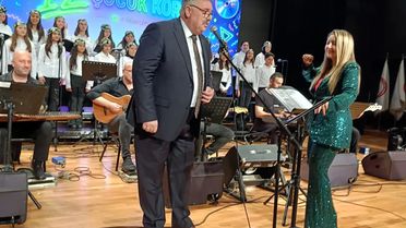 Duyan Barış Manço sandı! Okul müdüründen dört dörtlük performans