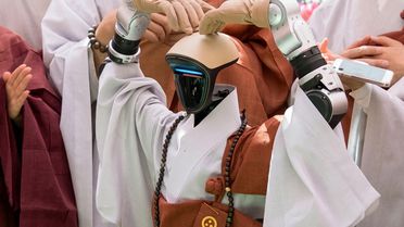 Güney Kore'de insansı robot Budist oldu, 'enerji tasarrufu' yemini etti