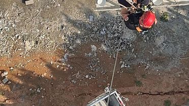 Mezitli'de Asılı Kalan İşçiler Kurtarıldı