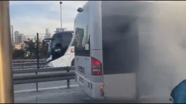 Kağıthane'de Metrobüs Yangını