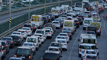 Pompada çifte değişim! Benzine zam, otogaza indirim geldi