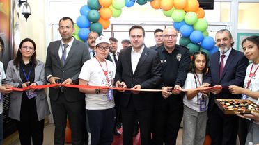 Kula'da TÜBİTAK 4006 Bilim Fuarı Açıldı