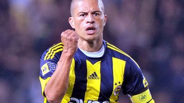 Alex de Souza'dan Fenerbahçe'deki seçim için gece yarısı açıklama