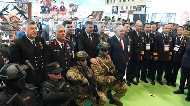 Çiftçi ve Sveçla Savunma Fuarında Görüştü