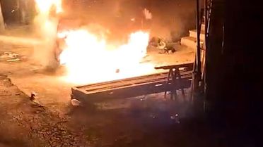 Kırıkkale'de Yangın: Park Halindeki Araç Yanarak Küle Döndü