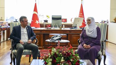 Barış Anneleri CHP'yi ziyaret etti