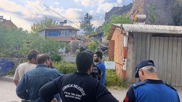 Osmancık'ta Kaya Düşmesi: İki Ev Zarar Gördü