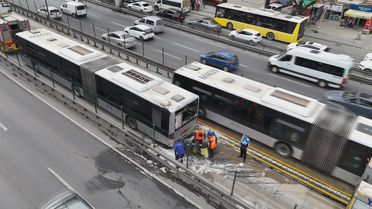 Metrobüs Yangını Ankara Yolu'nda Aksamaya Neden Oldu