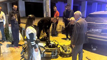 Motosiklet Kazası: Sürücü Otomobilin Altında Sıkıştı