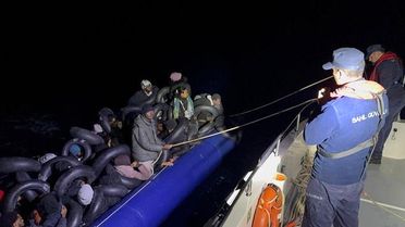Çeşme Açıklarında 35 Düzensiz Göçmen Yakalandı