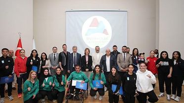 AİÇÜ’de akademik başarı ve sporun gururu aynı törende buluştu