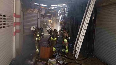 Hatay'da Pasaj Yangınında 3 İş Yeri Yok Oldu