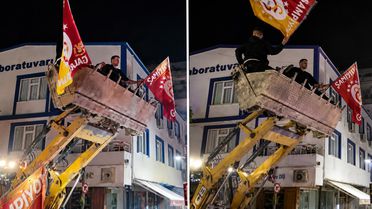 Avcılar'da inşaat kepçesi üzerindeki şampiyonluk kutlamasına polis engeli