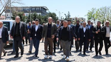 Başkan Gülpınar, afet sonrası Birecik’te esnaf ve vatandaşlarla buluştu