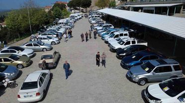 Demirci'de klasik otomobil rüzgarı