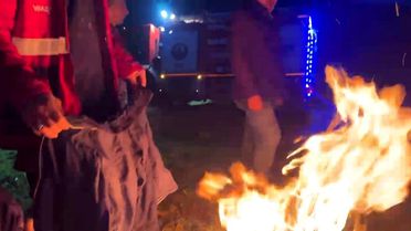 Elazığ'da yangına giden itfaiye aracı çamura saplandı