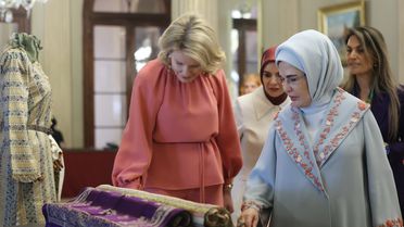 Emine Erdoğan, Belçika Kraliçesi Mathilde'ye Türk kültürünü tanıttı