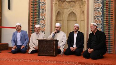 Kahramanmaraş’ta Anneler Günü’nde duygu dolu program: Şehitler ve depremde hayatını kaybedenler için dualar edildi