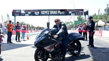 Kepez Belediye Başkanı Kocagöz, hız tutkunlarının heyecanına ortak oldu