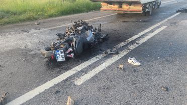 Bursa'da Elektrik Direğine Çarpan Araç Tarlaya Uçtu